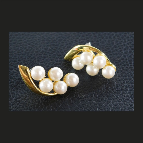 Vintage Goldstone Five Pearl Moon Shape Post Earrings - Picture 1 of 6